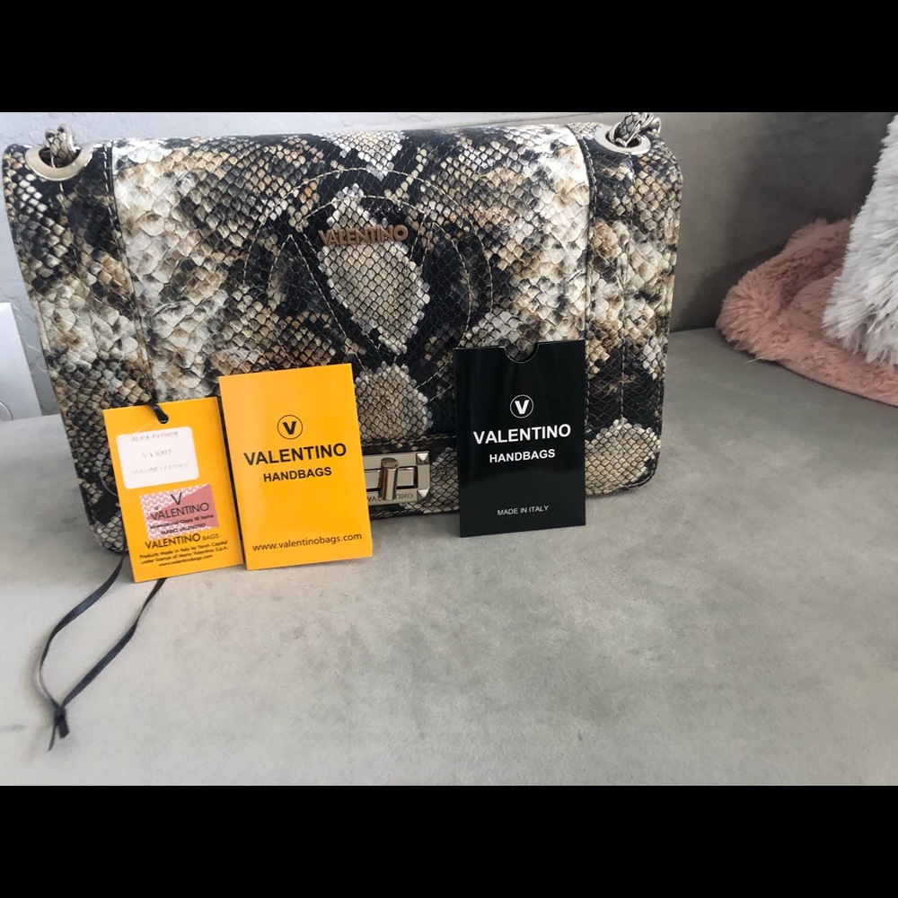 💋Valentino💋 Python medium crossbody bag. - Picture 2 of 8